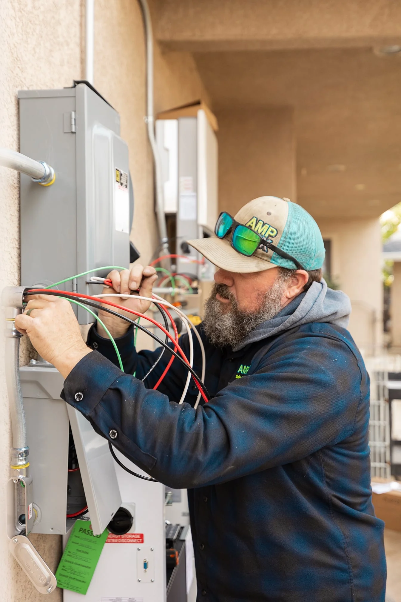 High-efficiency solar inverter converting DC to AC power